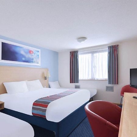 Travelodge Alton Four Marks Exterior photo