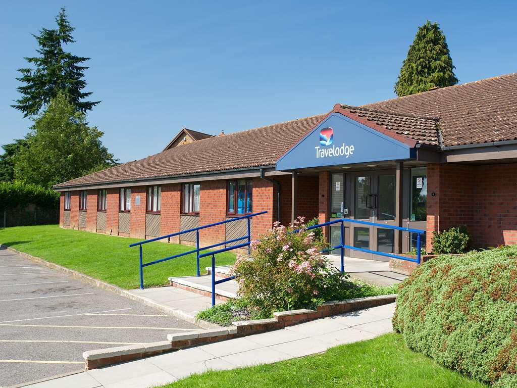 Travelodge Alton Four Marks Exterior photo
