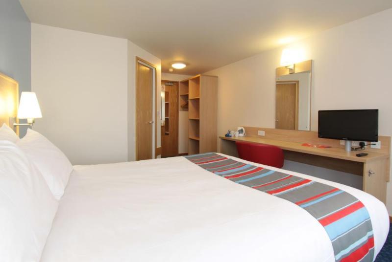 Travelodge Alton Four Marks Exterior photo