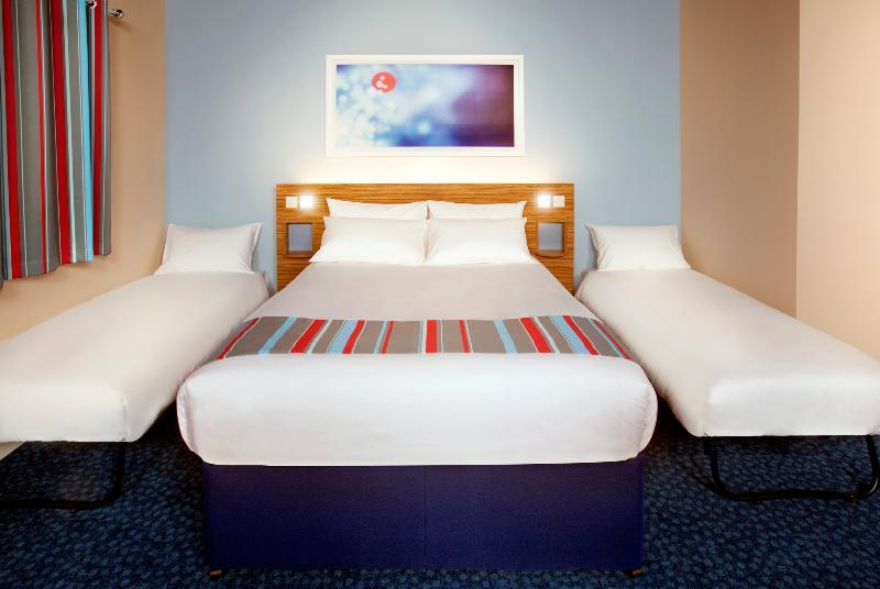 Travelodge Alton Four Marks Exterior photo