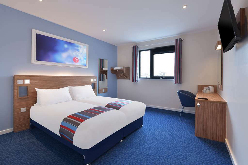 Travelodge Alton Four Marks Room photo