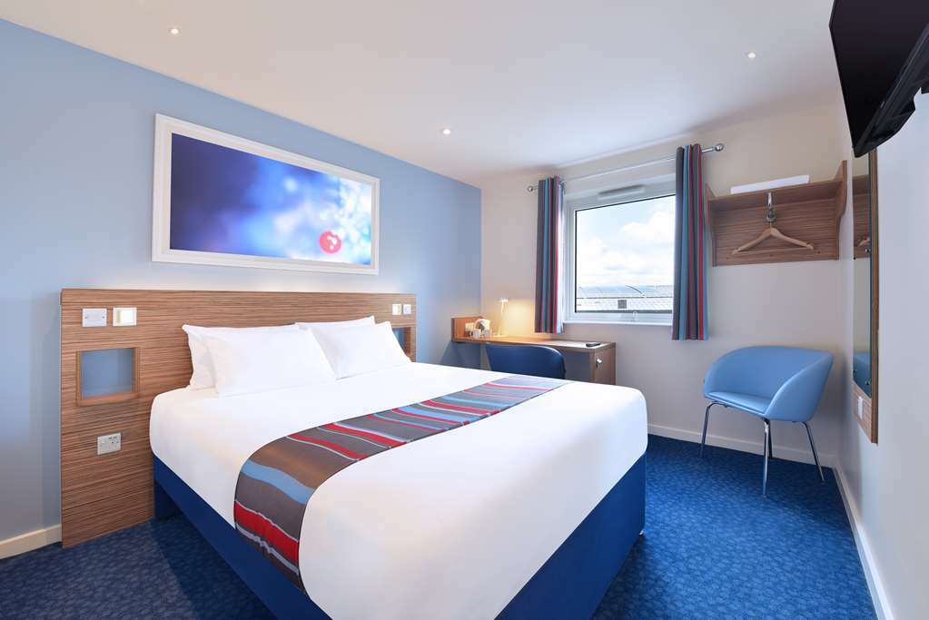 Travelodge Alton Four Marks Room photo