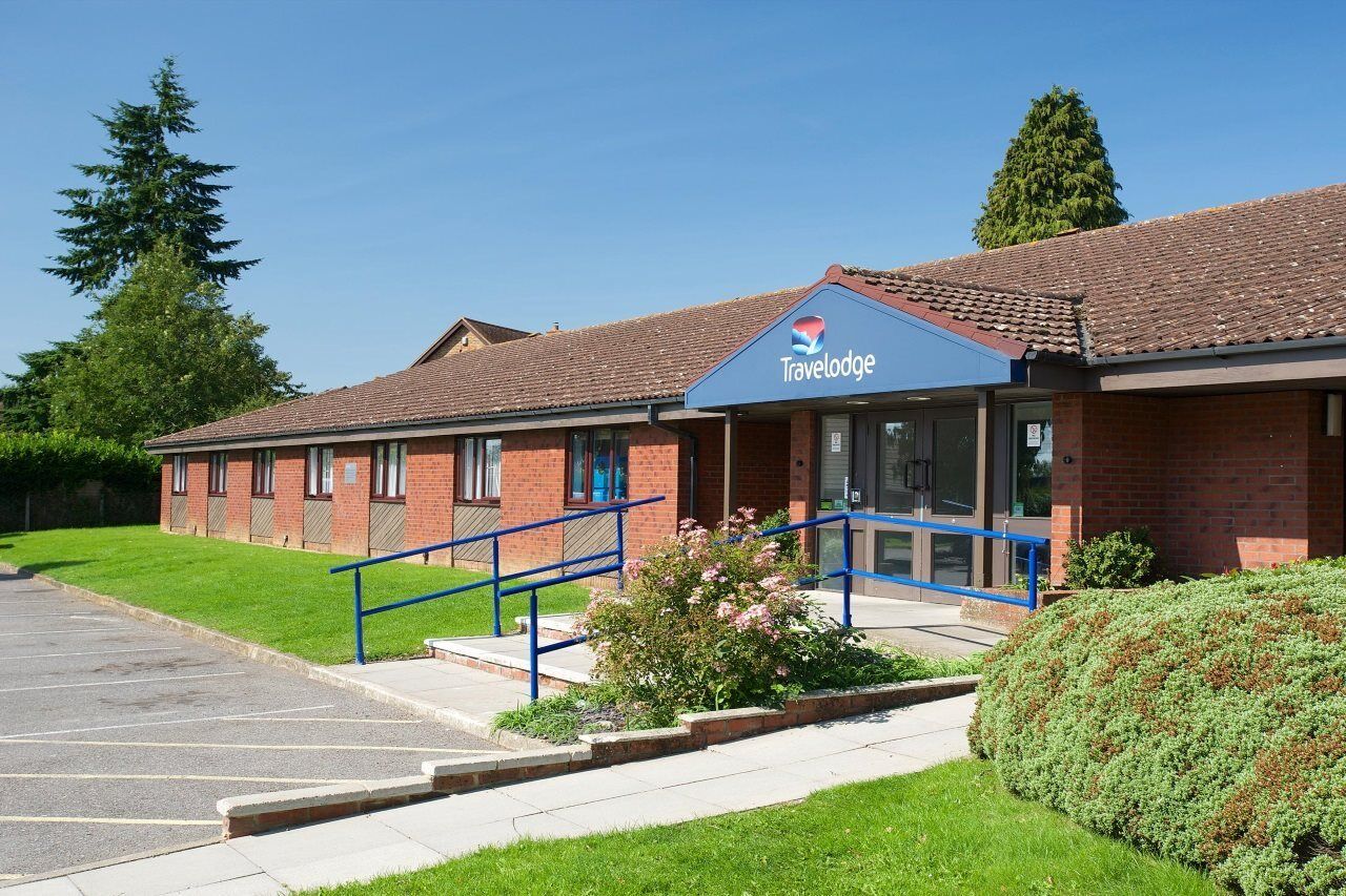 Travelodge Alton Four Marks Exterior photo