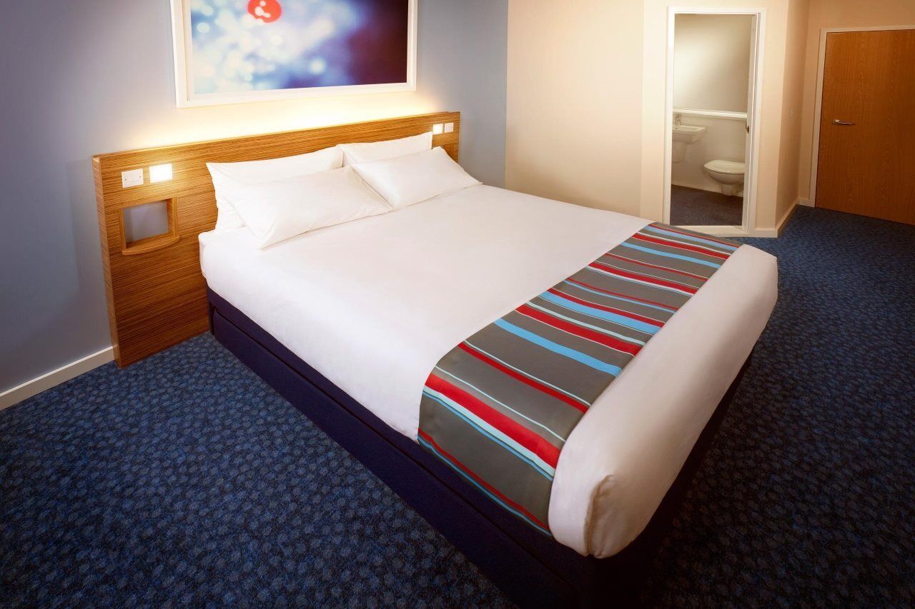 Travelodge Alton Four Marks Exterior photo