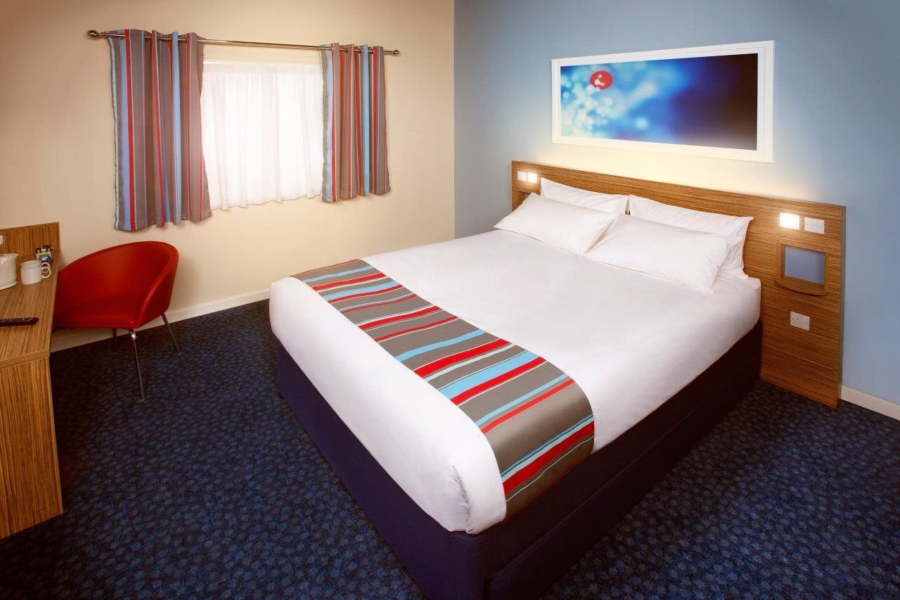 Travelodge Alton Four Marks Exterior photo