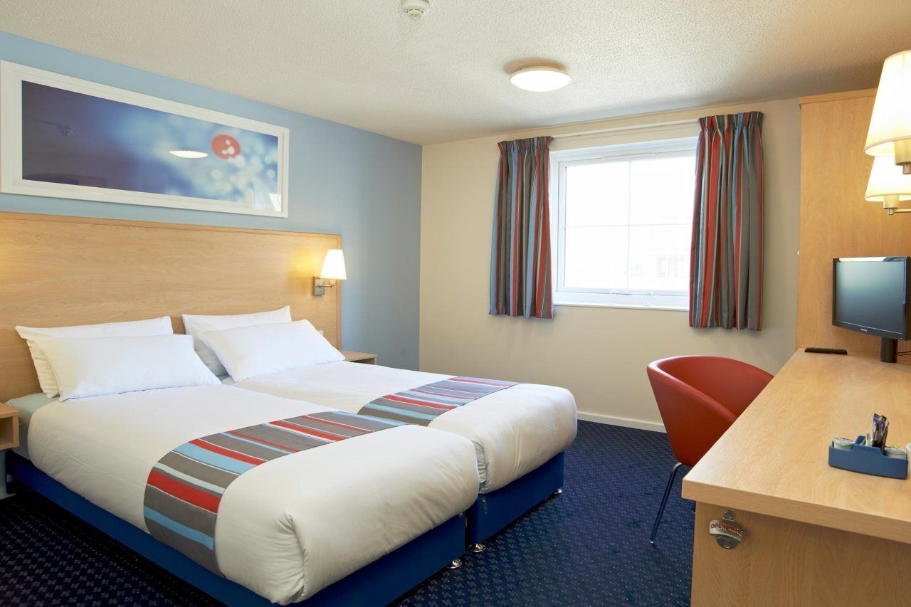 Travelodge Alton Four Marks Exterior photo